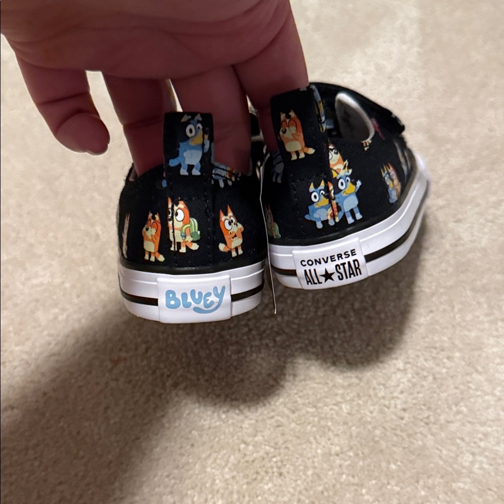 Converse x Bluey - Picture 2 of 2